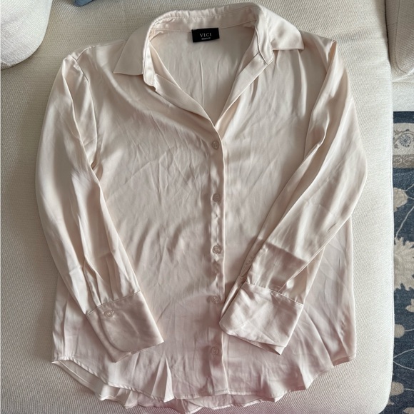 VICI Kayla Satin Button Down in Champagne - Picture 3 of 6